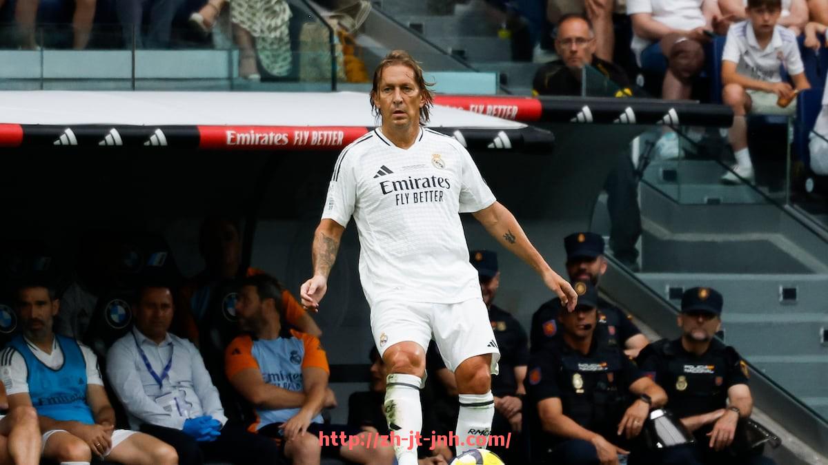 金年会体育-英超正品球衣选购指南与防伪要点