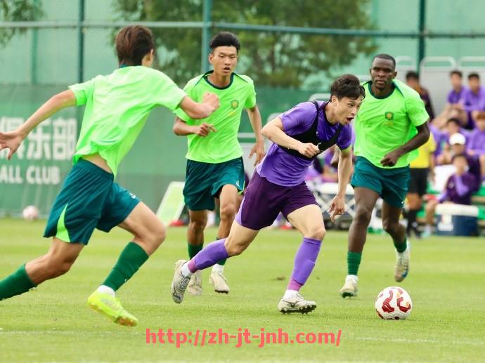 金年会体育-火箭队与雄鹿的精彩对决：全场直播解析及赛后复盘